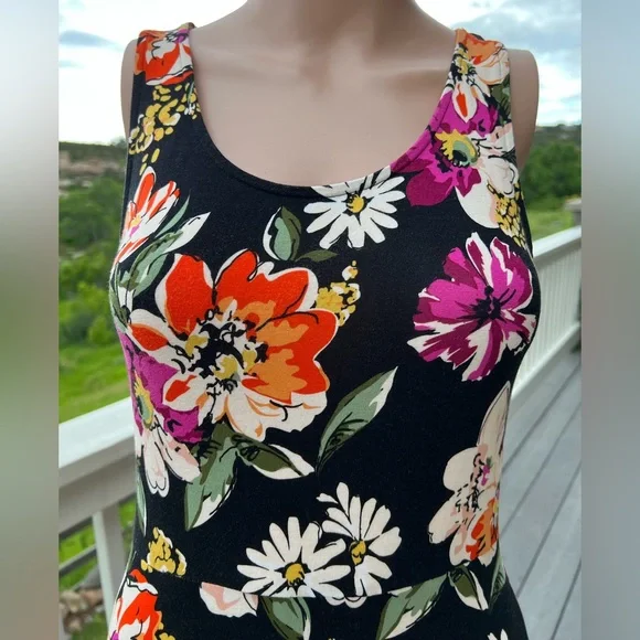 Agnes and Dora Floral Dress - Picture 6 of 11